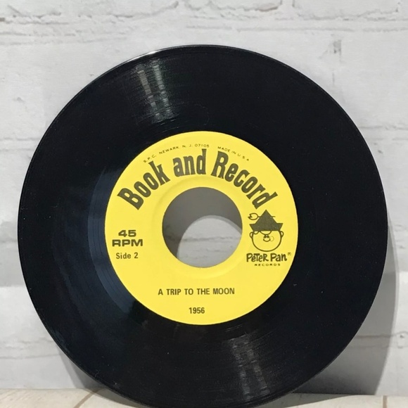 Vintage Peter Pan record and book 45 RPM "A Trip to the Moon" - Picture 4 of 9